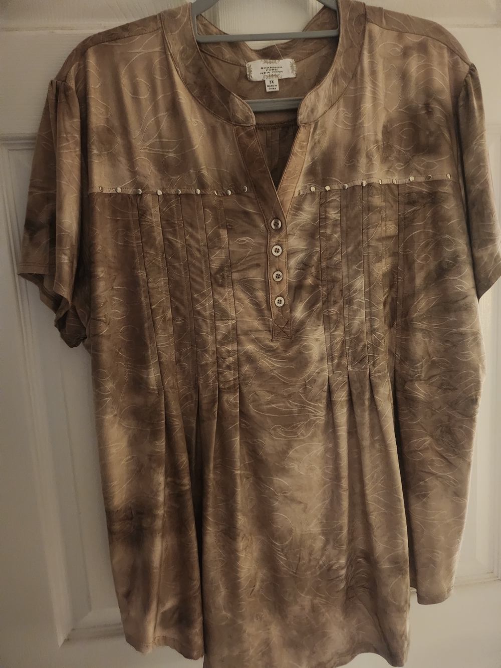 Women's Taupe Short-Sleeve Pleated Henley Blouse